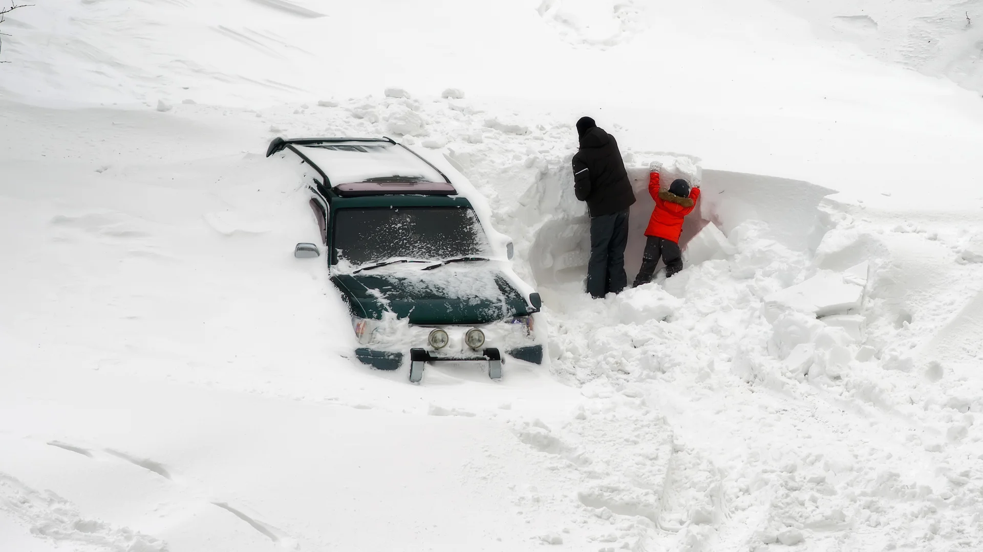 Get Your Car Unstuck from Snow with These Easy Steps